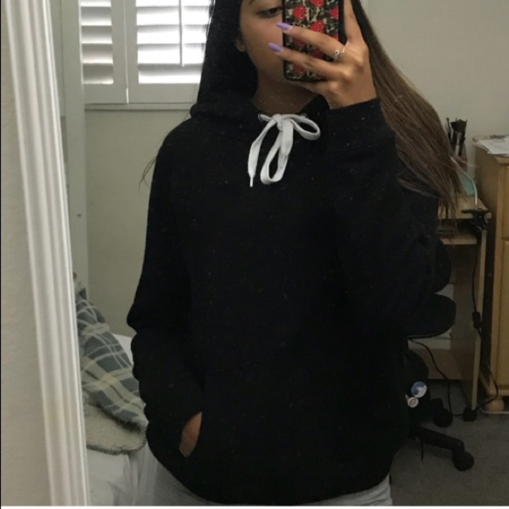 Basic black hoodie - Picture 2 of 3